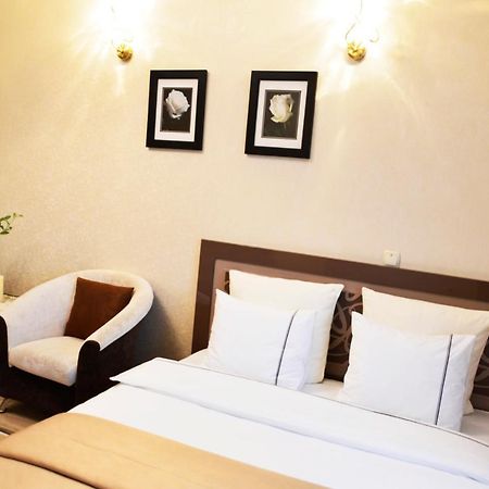 Comfort Apartments - Beautiful Suite By The Park Grodno Buitenkant foto